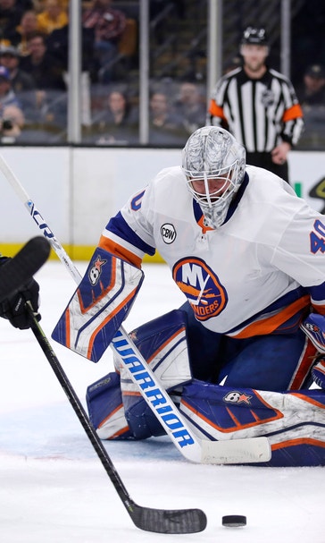 Bergeron scores 2 in 1,000th game, Bruins beat Islanders 3-1